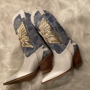 Girl Eagle Wing  Women Western Boots,  Size 9, Color White, Blue, Gold.   NEW